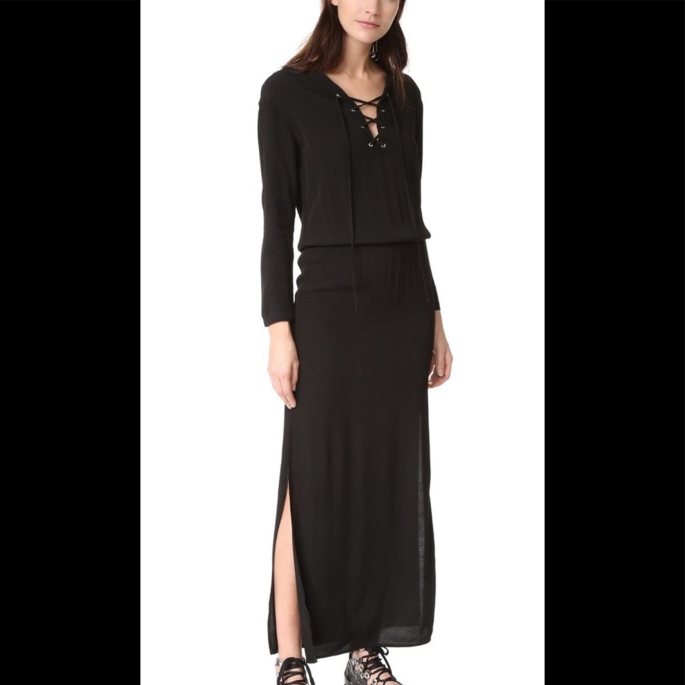 🌺 Monrow navy blue maxi dress